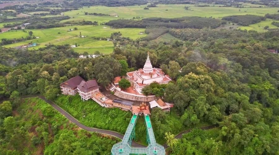 วัดพระธาตุผาเงา เชียงราย